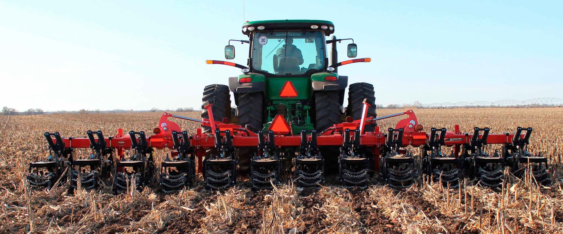 KUHN Krause Gladiator працює по технології стріп-тілл, яку все більше впроваджує сільське господарство України